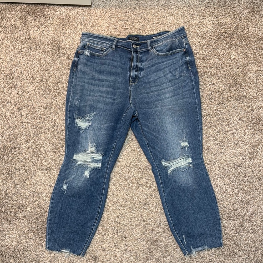 Like new Judy Blue Stylish Blue Distressed Jeans